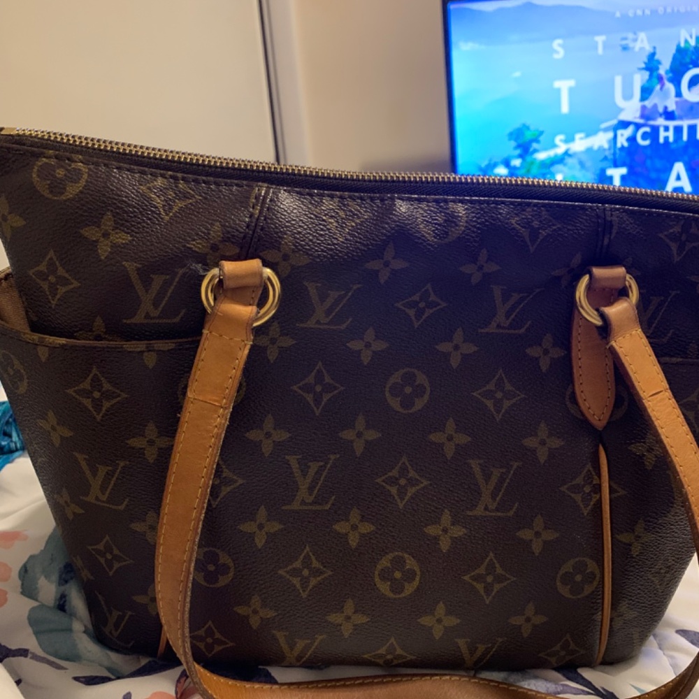Authentic Lv - image 5